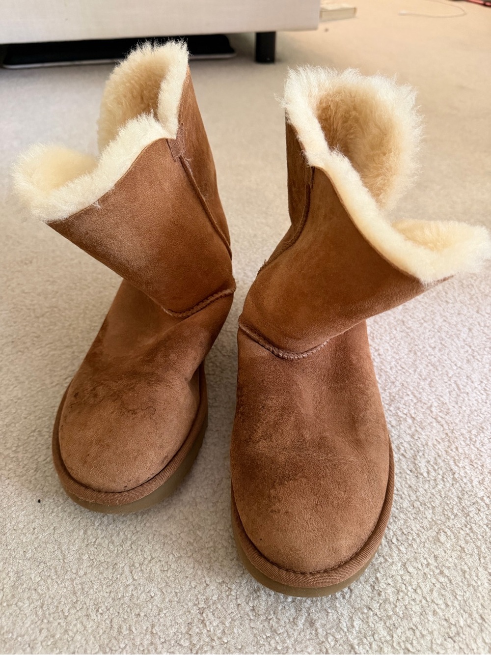 UGG Classic Short Sheepskin Boots in Chestnut with Cream Lining